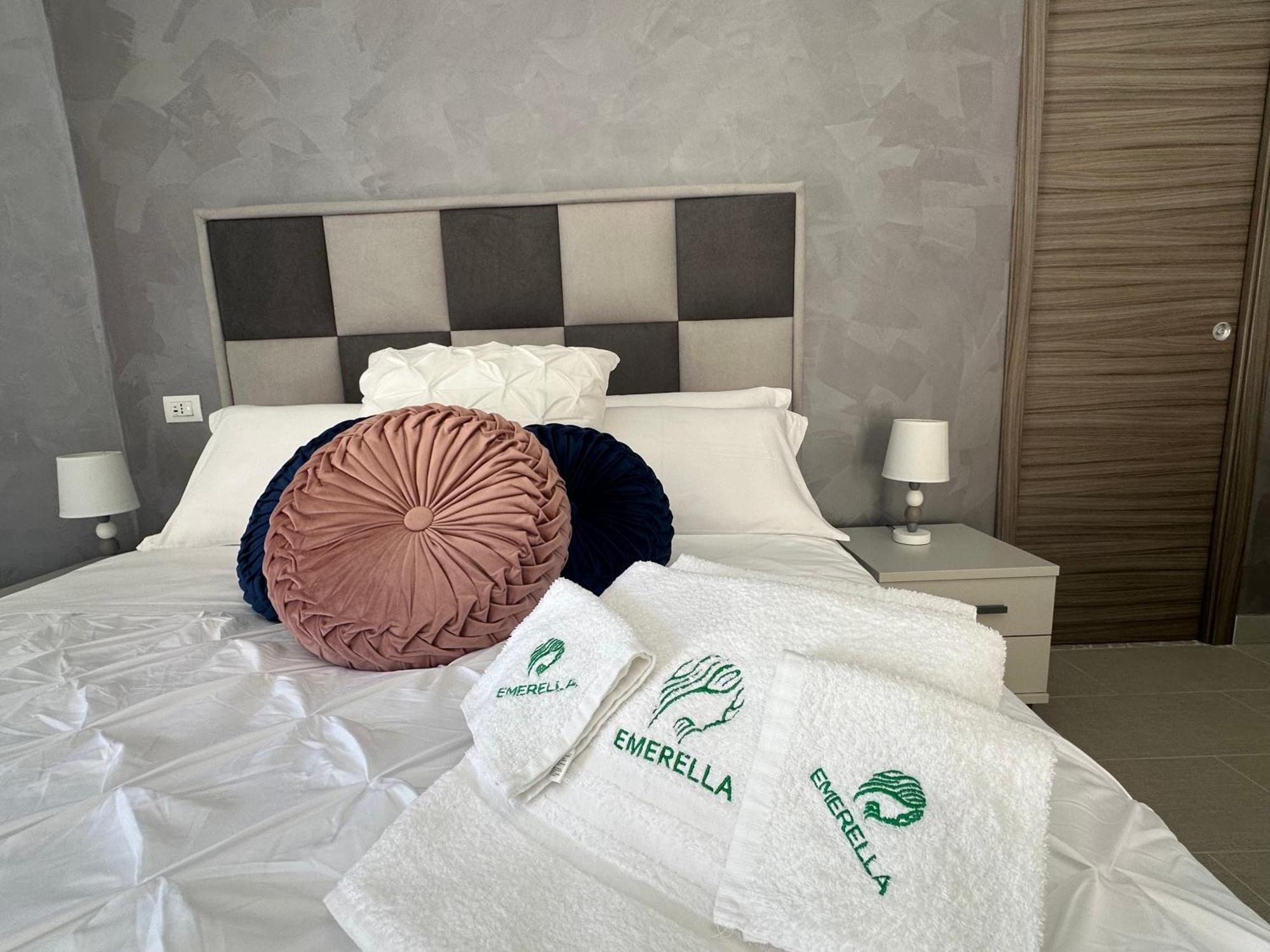 Emerella Luxury Suites-Siderno Lungomare エクステリア 写真